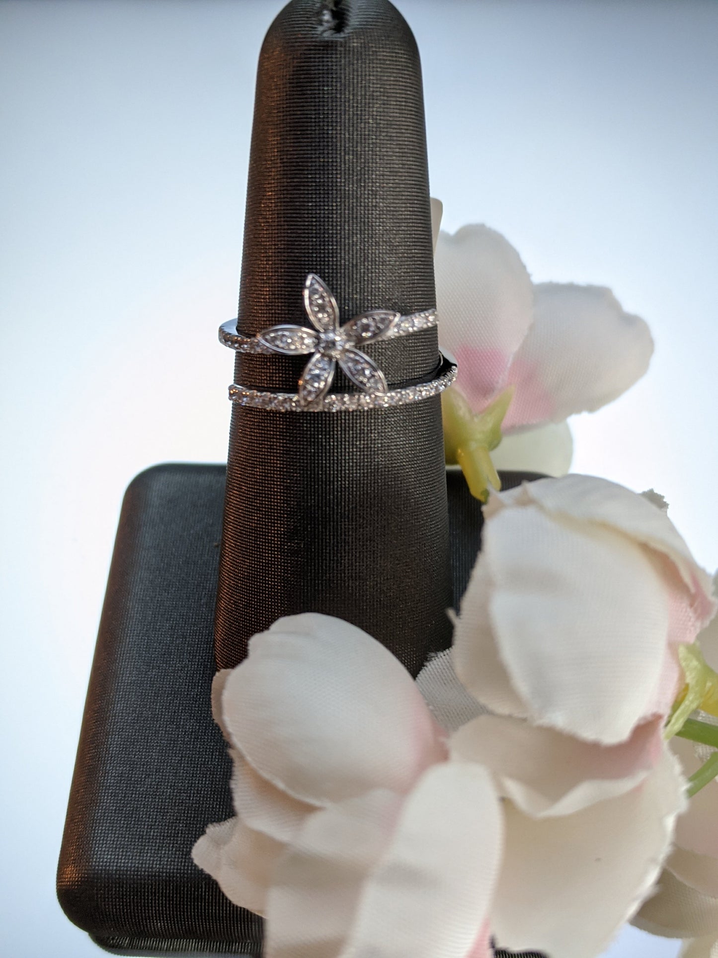 Fashionable & Fun Diamond Flower Ring